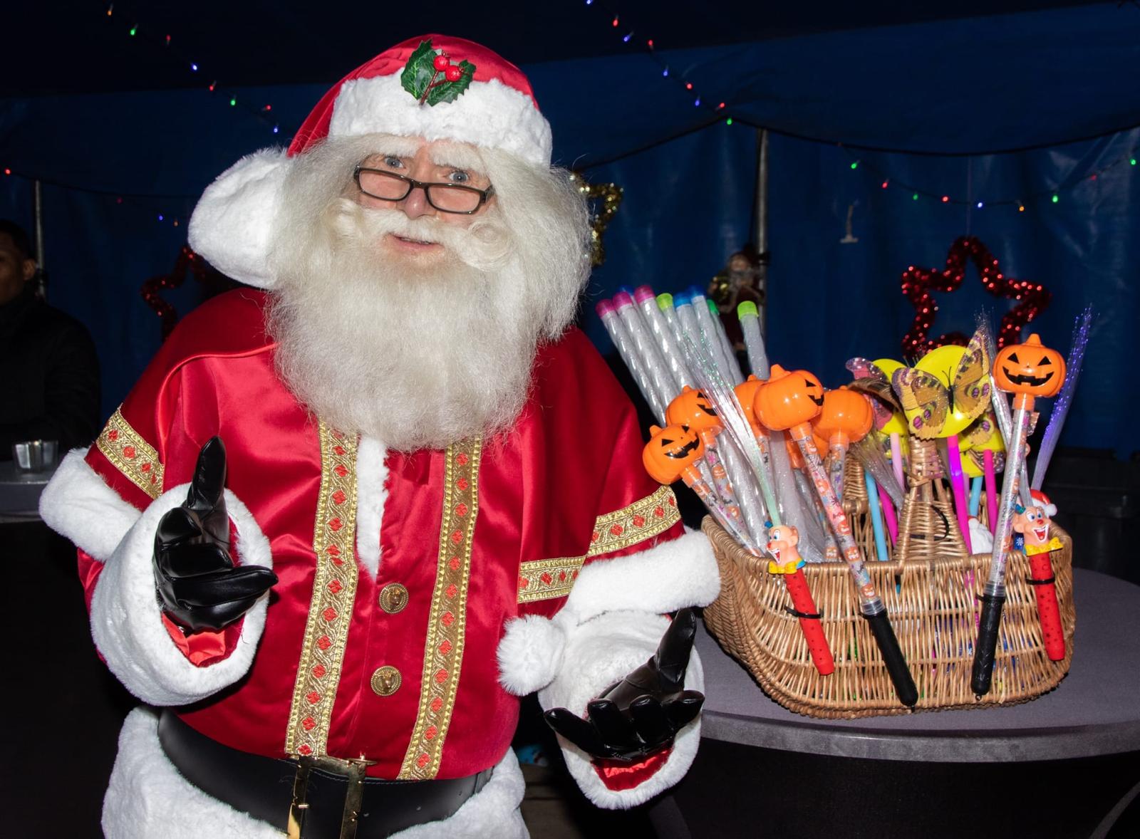 De Kerstman heet u van harte welkom bij Wintercircus Haarlemmermeer